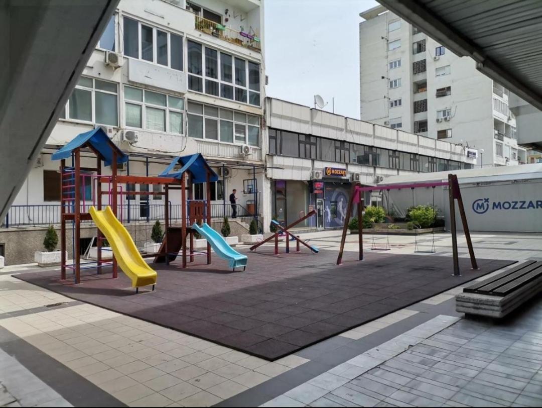 Calla 5 Apartment: Central Square Living with Secure Parking Skopje Exterior photo