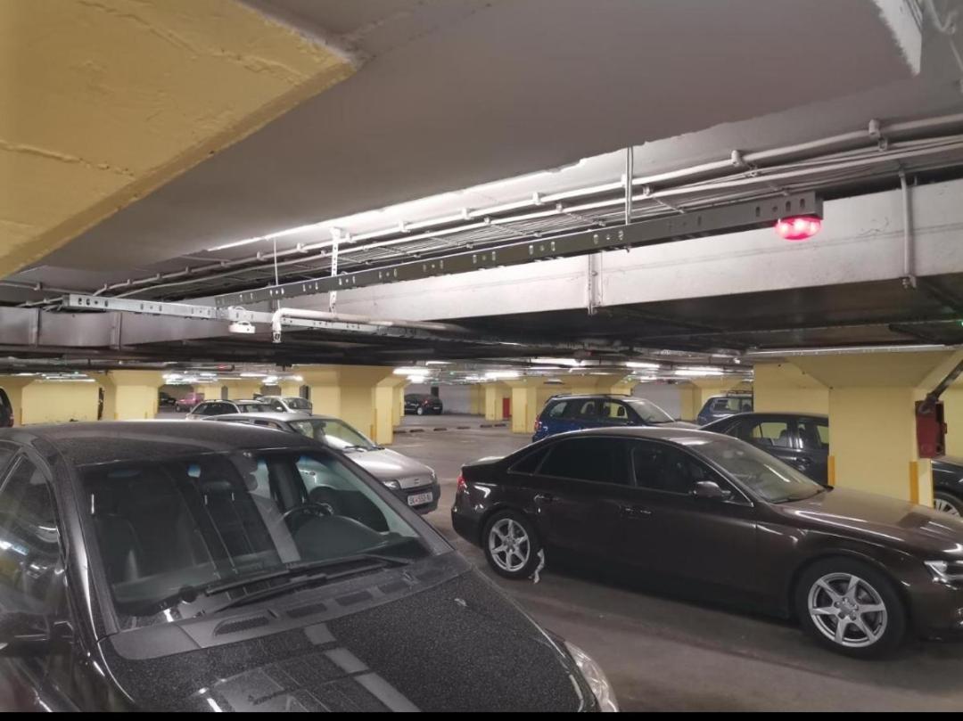 Calla 5 Apartment: Central Square Living with Secure Parking Skopje Exterior photo